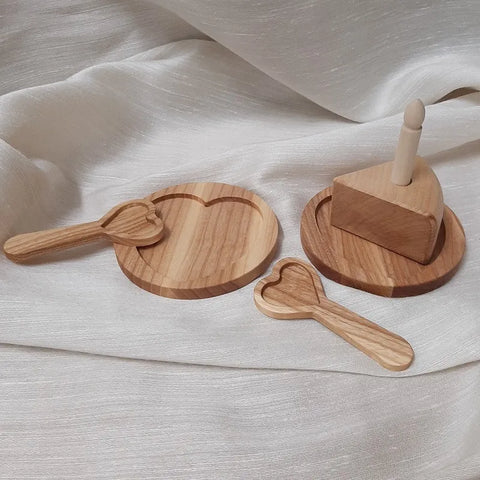 Lemi Toys（レミトイズ）2022 2 plates and 2 heart-shaped spoons ハート形食器セット 木製ままごとセット