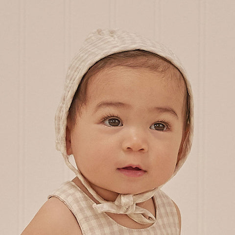 【50%OFFセール】Quincy Mae（クインシーメイ）2023SS baby bonnet silver gingham ガーゼボンネット、ベビー帽