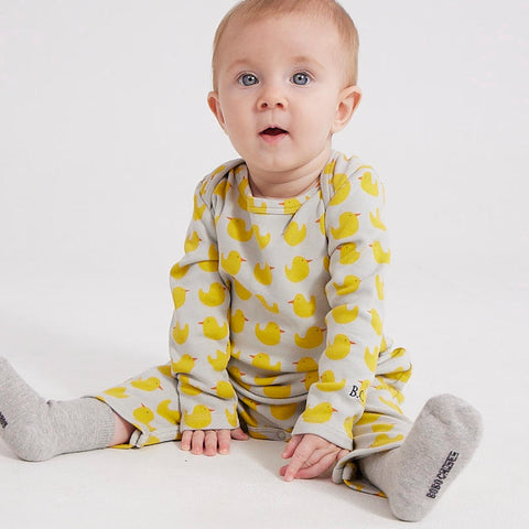 【50%OFFセール】bobo choses（ボボショーズ）2023AW Baby Rubber Duck all over overall オーバーオール
