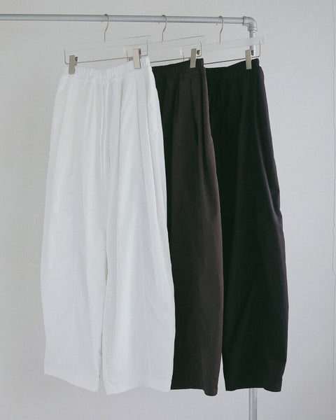 【3月中旬入荷次第お届けのご予約】anuke（アンヌーク） Volumetuck Cocoon Pants 62710710.