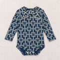 【D1】Misha&Puff（ミーシャアンドパフ）2026WI Baby Scout Onesie - Moonlight Railroad Floral - 長袖ロンパース.
