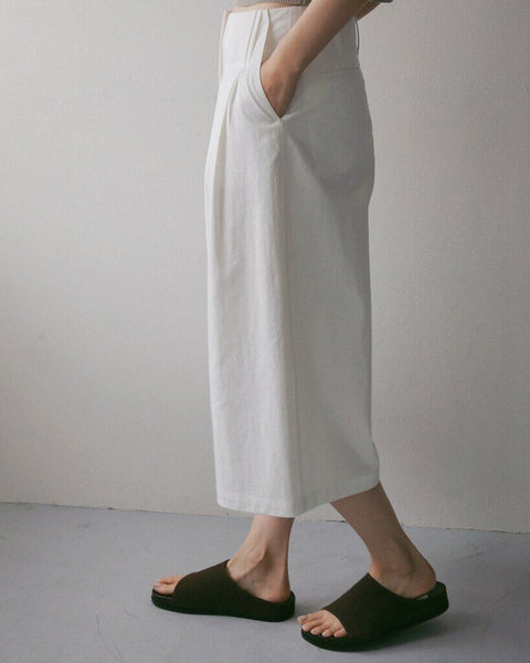 【4月上旬入荷次第お届けのご予約】anuke（アンヌーク） Tuck Bermuda Pants 62710705.
