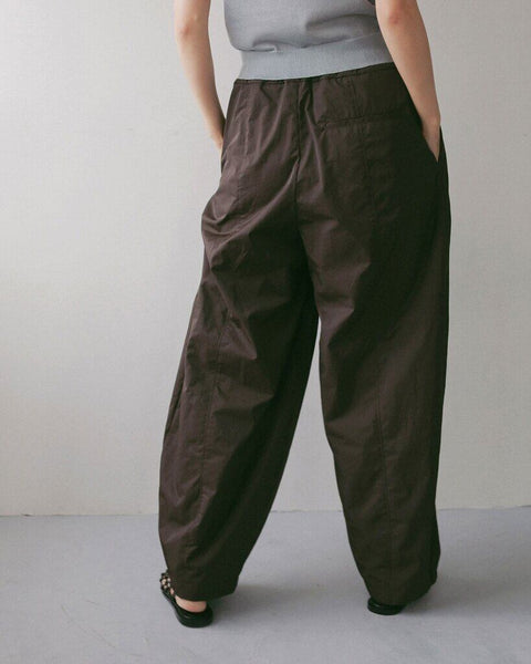 【3月中旬入荷次第お届けのご予約】anuke（アンヌーク） Volumetuck Cocoon Pants 62710710.