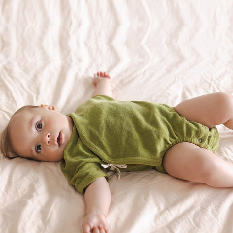 Phil&Phae（フィルアンドフェ）2025SS Frotté cross-over onesie   matcha  ロンパース