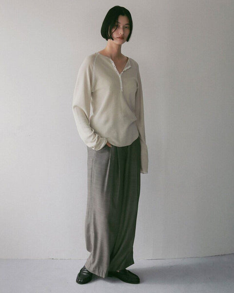 【4月下旬入荷次第お届けのご予約】anuke（アンヌーク） Woolchambray Tuck Pants 62710717.