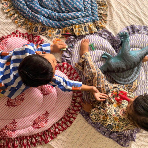 saruche（サルーチェ）Baby Play Mat Heart Frill - スモールサイズ / 厚手 - Purple Lirac リバーシブルプレイマット、ベビーマット