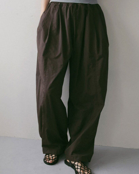 【3月中旬入荷次第お届けのご予約】anuke（アンヌーク） Volumetuck Cocoon Pants 62710710.