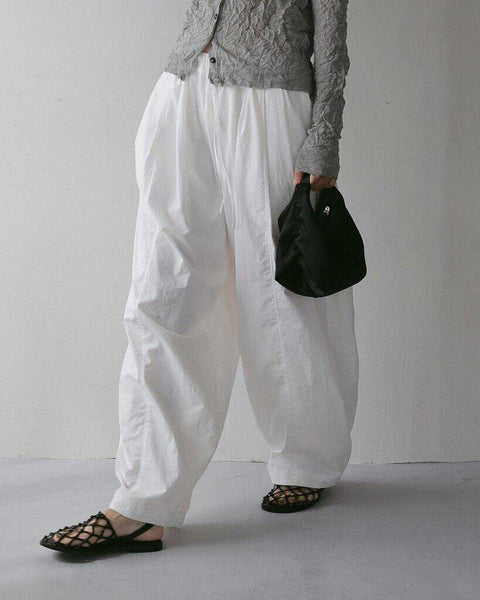 【3月中旬入荷次第お届けのご予約】anuke（アンヌーク） Volumetuck Cocoon Pants 62710710.