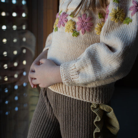 Kalinka Kids（カリンカキッズ）2024AW Betina Sweater - Cloud -花柄刺繍セーター