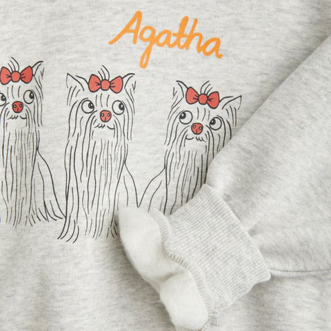 【Ch2】mini rodini（ミニロディーニ） 2024AW AGATHA DOGS SP SWEATSHIRT　アガサドッグス スウェットシャツ