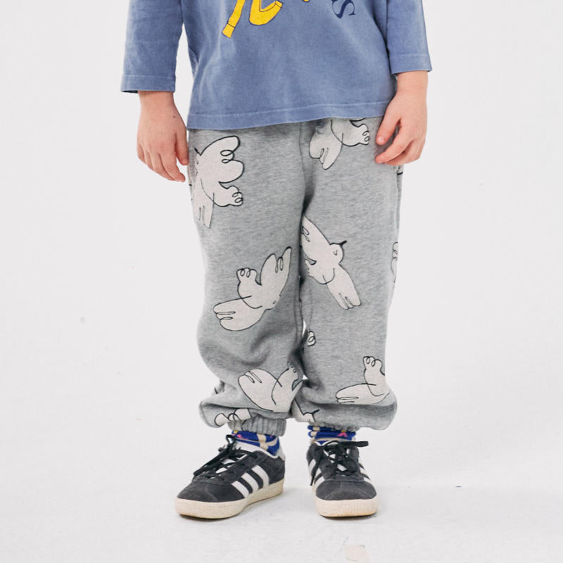 BOBO CHOSES（ボボショーズ）2024AW Freedom Bird all over jogging pants キッズパンツ –  LePuju