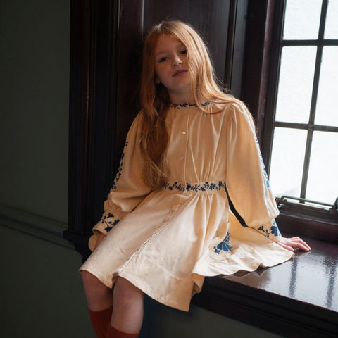 Lali Kids（ラリキッズ）2024AW BLAIR DRESS - MACADAMIA WITH EMBROIDERY　ワンピース