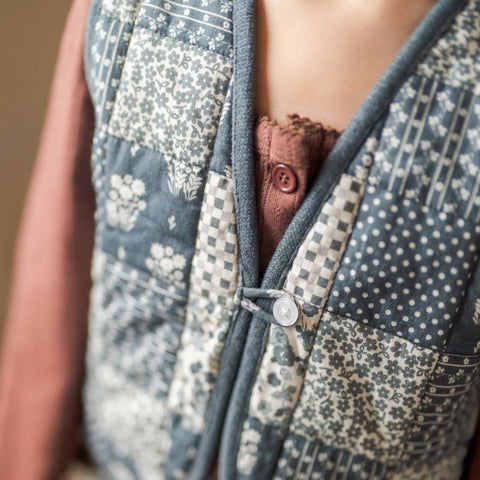 Little Cotton Clothes（リトルコットンクローズ）2024AW Bay Waistcoat - Patchwork Print Floral 　ベスト