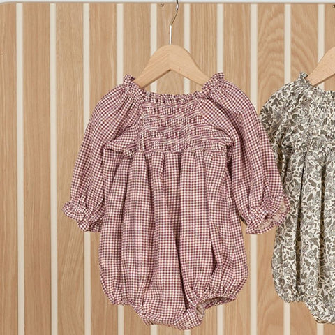 Quincy Mae（クインシーメイ）2024AW　EDEN ROMPER　PLUM GINGHAM  ロンパース