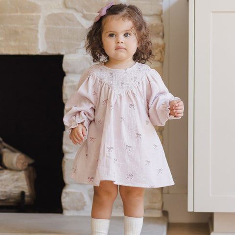 【D2】Quincy Mae（クインシーメイ）2025AW　V	SMOCKED DRESS -BOWS-  ワンピース