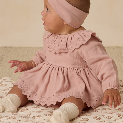 【D1】Quincy Mae（クインシーメイ）2025AW　 THALIA ROMPER -ROSE-  タリア ロンパース