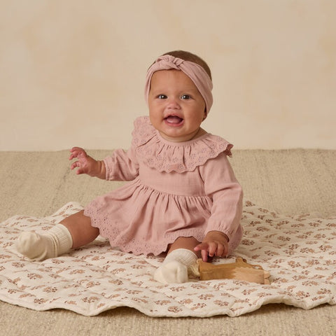 【D1】Quincy Mae（クインシーメイ）2025AW　 THALIA ROMPER -ROSE-  タリア ロンパース