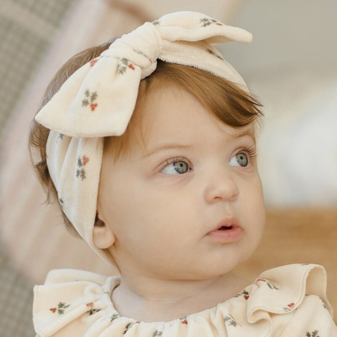 【D3】Quincy Mae（クインシーメイ）2025AW  VELOUR BOW HEADBAND   -HOLLY  BERRY-  ベビーターバン（ヘアバンド）