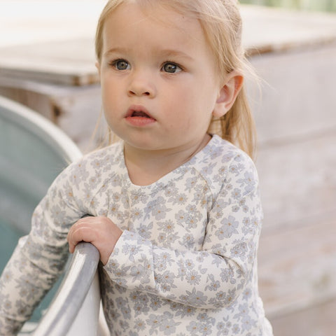 【D2】Quincy Mae（クインシーメイ）2026SS  OLIVIA  RASHGUARD ONE-PIECE -BLUE FLORAL-　ラッシュガードワンピース  ブルーフローラル