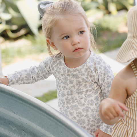 【D2】Quincy Mae（クインシーメイ）2026SS  OLIVIA  RASHGUARD ONE-PIECE -BLUE FLORAL-　ラッシュガードワンピース  ブルーフローラル