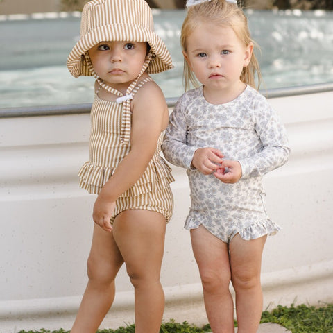 【D2】Quincy Mae（クインシーメイ）2026SS  OLIVIA  RASHGUARD ONE-PIECE -BLUE FLORAL-　ラッシュガードワンピース  ブルーフローラル