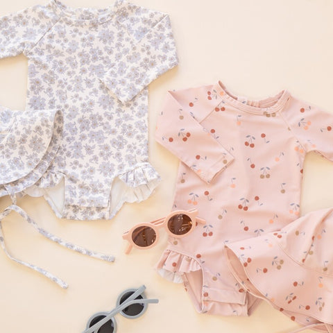 【D2】Quincy Mae（クインシーメイ）2026SS  OLIVIA  RASHGUARD ONE-PIECE -CHERRIES-　ラッシュガードワンピース　チェリーズ