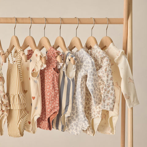 【D2】Quincy Mae（クインシーメイ）2026SS  BYRON RASHGUARD ONE-PIECE -WILDFLOWER-　ラッシュガードワンピース  ワイルドフラワー