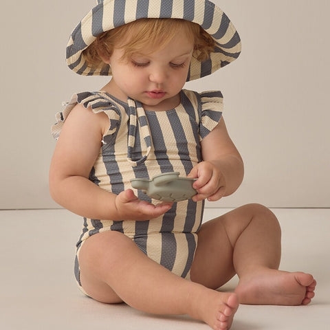 【D2】Quincy Mae（クインシーメイ）2026SS  SCOOP BACK ONE-PIECE SWIMSUIT -RETRO OCEAN STRIPE-　ストライプワンピース水着 レトロオーシャン