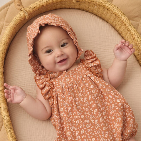【D2】Quincy Mae（クインシーメイ）2026SS  WOVEN RUFFLE BONNET - POPPY FLORAL-  花柄フリルボンネット