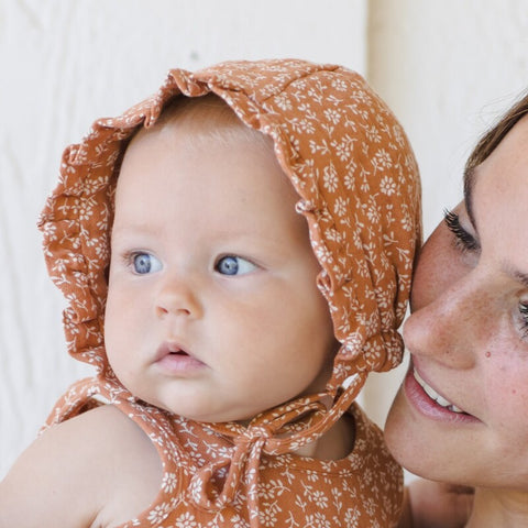 【D2】Quincy Mae（クインシーメイ）2026SS  WOVEN RUFFLE BONNET - POPPY FLORAL-  花柄フリルボンネット