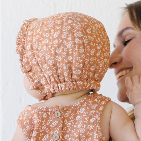 【D2】Quincy Mae（クインシーメイ）2026SS  WOVEN RUFFLE BONNET - POPPY FLORAL-  花柄フリルボンネット