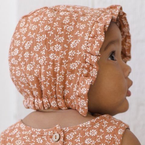 【D2】Quincy Mae（クインシーメイ）2026SS  WOVEN RUFFLE BONNET - POPPY FLORAL-  花柄フリルボンネット