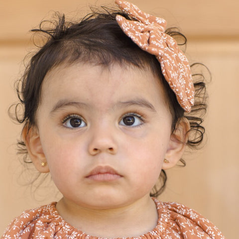 Quincy Mae 2024AW RIBBED KNOTTED HEADBAND GOLDEN STRIPE Baby Turban (Hairband)