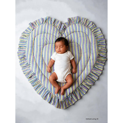 saruche（サルーチェ）Baby Play Mat Heart Frill - レギュラーサイズ / 薄手 - Candy Stripe プレイマット、キルティングベビーマット.