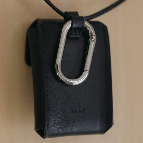 【10月下旬入荷次第お届けのご予約】anuke（アンヌーク）  2way Multi Case マルチケース（BLK）62611017