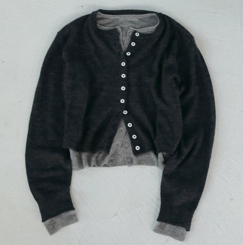 【10月中旬入荷次第お届けのご予約】anuke（アンヌーク） Layered Crewneck Cardigan レイヤードニットセット（CGRY/BRN）62620531