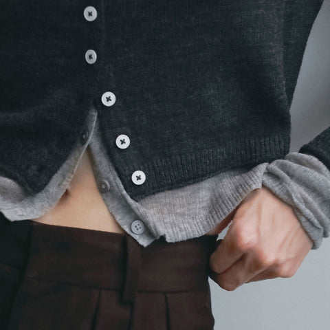 【10月中旬入荷次第お届けのご予約】anuke（アンヌーク） Layered Crewneck Cardigan レイヤードニットセット（CGRY/BRN）62620531