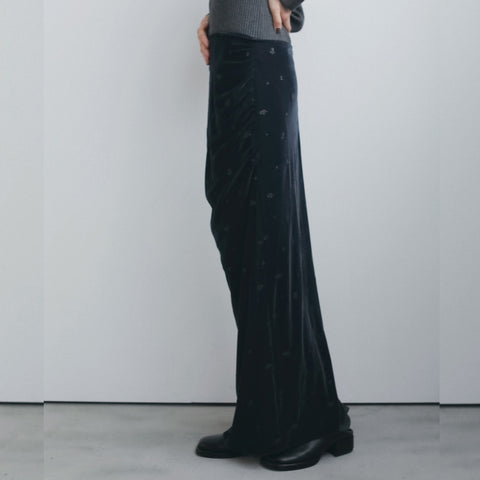 【11月中旬入荷次第お届けのご予約】anuke（アンヌーク） Embroidery Flower Velourskirt 刺繍入りベロアスカート（BRN/NVY）62620809.