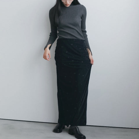 【11月中旬入荷次第お届けのご予約】anuke（アンヌーク） Embroidery Flower Velourskirt 刺繍入りベロアスカート（BRN/NVY）62620809.