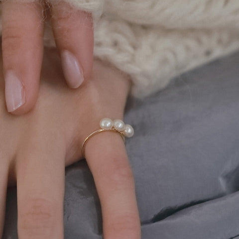 【12月中旬入荷次第お届けのご予約】anuke（アンヌーク） Pearlline Pinky Ring 3粒淡水パールピンキーリング（WHT）62620908.