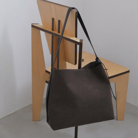 【10月中旬入荷次第お届けのご予約】anuke（アンヌーク） Ecoleather Tote Bag エコレザートートバッグ（BLK/BRN）62621024.