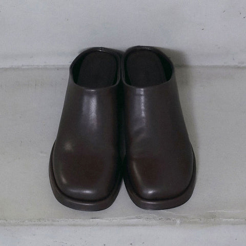 【10月上旬入荷次第お届けのご予約】anuke（アンヌーク）Square Heel Slip-on スクエアヒールスリッポン（BLK/BRN）62621032