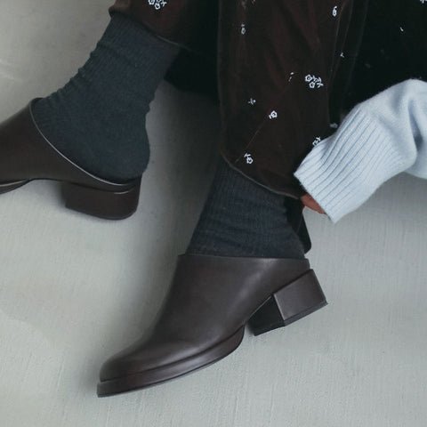 【10月上旬入荷次第お届けのご予約】anuke（アンヌーク）Square Heel Slip-on スクエアヒールスリッポン（BLK/BRN）62621032