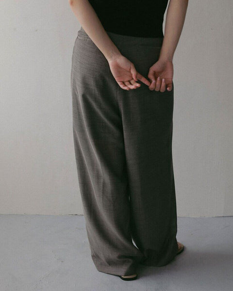 【4月下旬入荷次第お届けのご予約】anuke（アンヌーク） Woolchambray Tuck Pants 62710717.