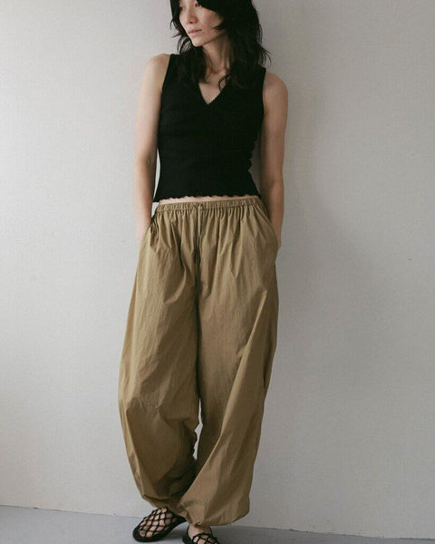 【3月上旬入荷次第お届けのご予約】anuke（アンヌーク） Sheer Nylon Pants 62710708.