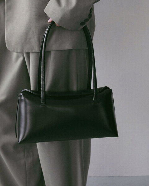 【2月上旬入荷次第お届けのご予約】anuke（アンヌーク） Leather Boston Bag 62711003.