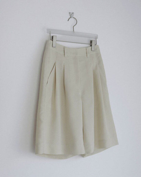 【3月中旬入荷次第お届けのご予約】anuke（アンヌーク） Tuck Half Pants 62710713.