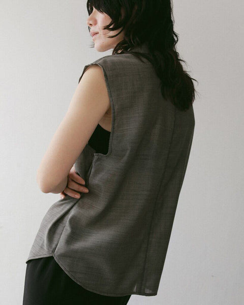 【4月下旬入荷次第お届けのご予約】anuke（アンヌーク） Woolchambray Sleeveless Shirts 62710405.