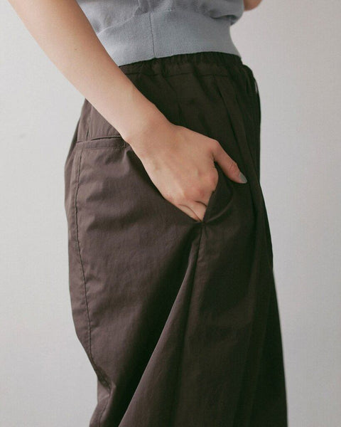 【3月中旬入荷次第お届けのご予約】anuke（アンヌーク） Volumetuck Cocoon Pants 62710710.