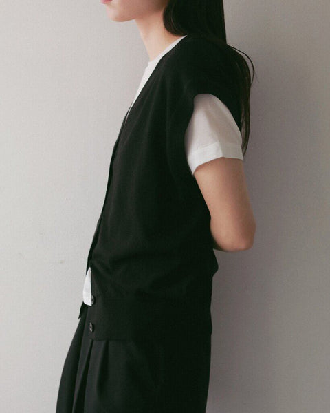 【4月中旬入荷次第お届けのご予約】anuke（アンヌーク） Vneck Botton Vest 62710521.